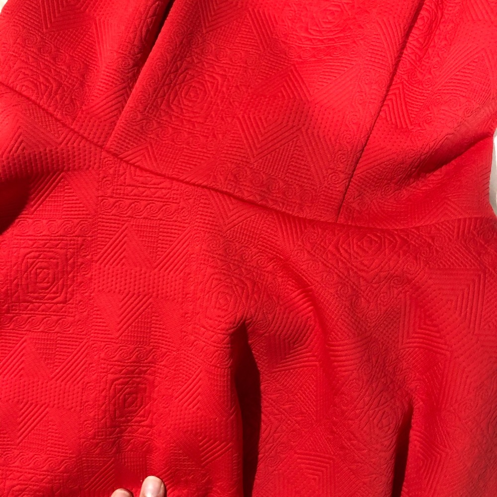 Red dress! - Picture 4 of 4